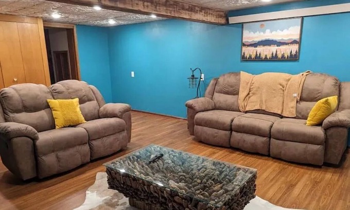 Rapid City Apartment | Charming 2-bedroom apartment with WiFi, AC in fabulous Rapid City