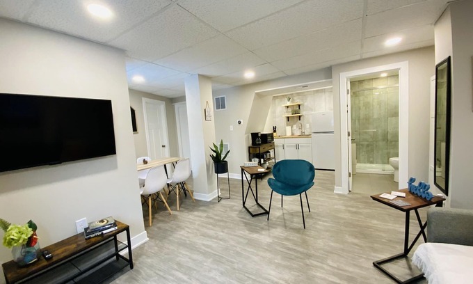 Valparaiso Apartment | Charming 2 Bedroom Apt. Close to Valparaiso University Short-Term Stay