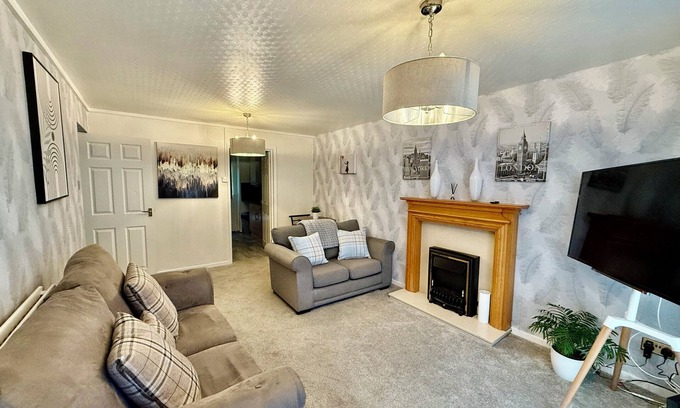 Wyken Apartment | Charming 2-bedroom apartment in Walsgrave Coventry with own entrance and garden