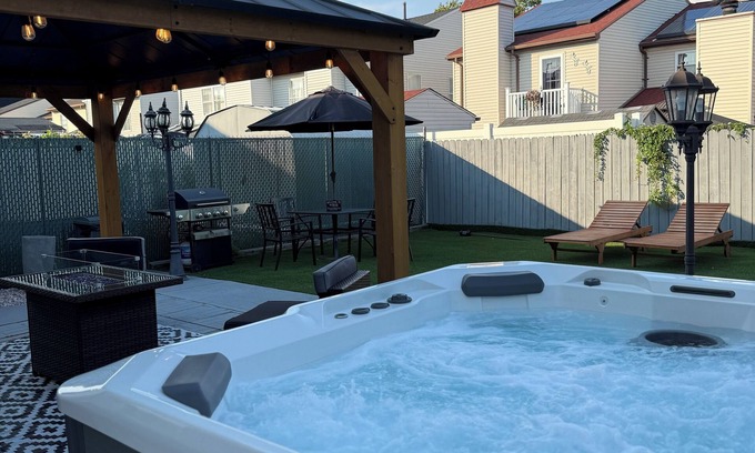 Elizabeth Apartment | Charming 2-bedroom apartment in lovely Elizabeth with JACUZZI