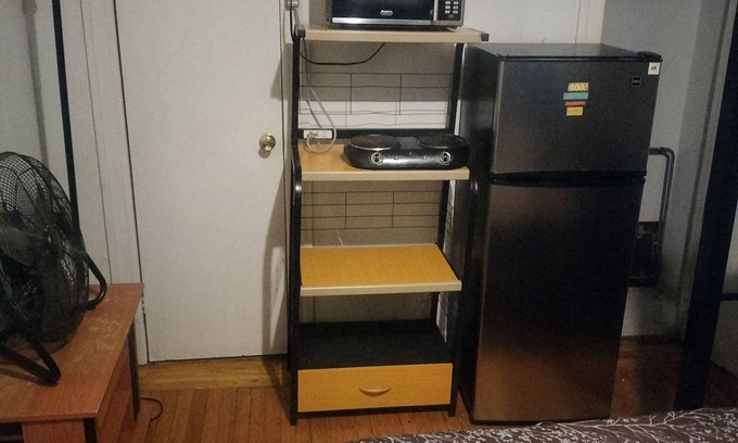 Williamsbridge Apartment | Charming 2-bedroom apartment in awesome The Bronx with WiFi, AC