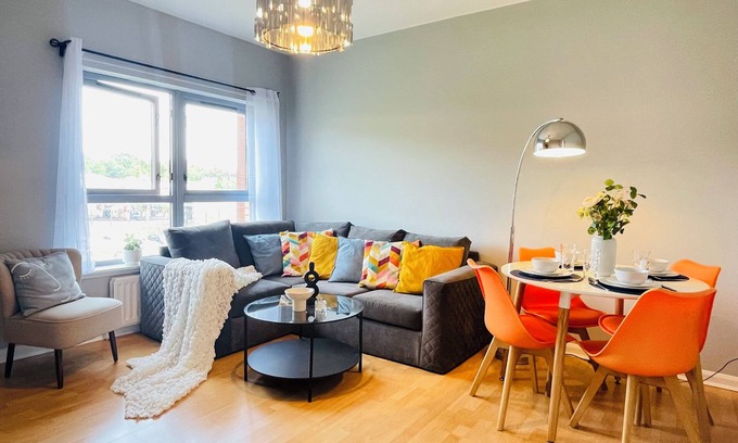 North Glasgow Apartment | Charming 2-bedroom apartment in fabulous Glasgow with Free Parking and WiFi