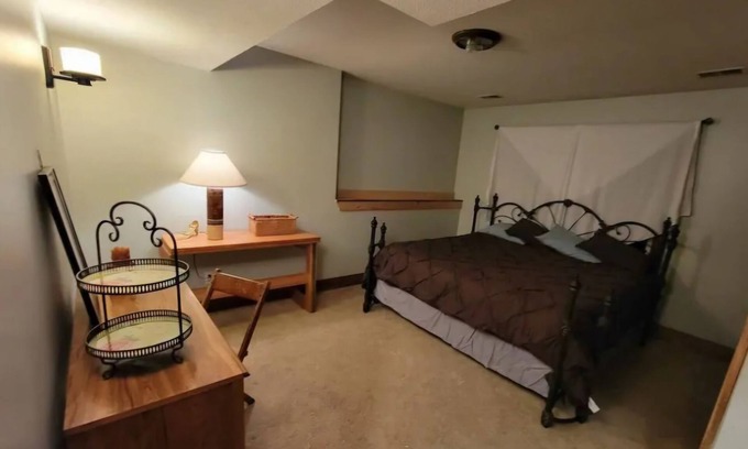 Hastings Apartment | Charming 2-bedroom apartment with outdoor hot tub in rural area, private yard.