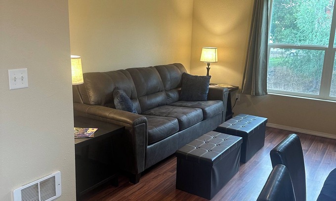 Franklin to the Fort Apartment | Charming 2-bedroom apartment with AC, WiFi in marvelous Missoula