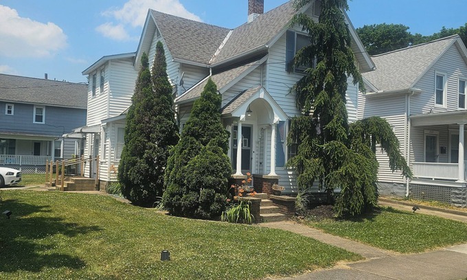 Sandusky Apartment | Charming 2-bedroom apartment with WiFi, AC in Sandusky