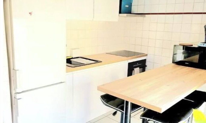 Chateauvert Apartment | Charming 2-bedroom apartment 400m from station center