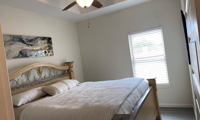 McAllen Apartment | Charming 2-bedroom apartment with WiFi, AC in McAllen