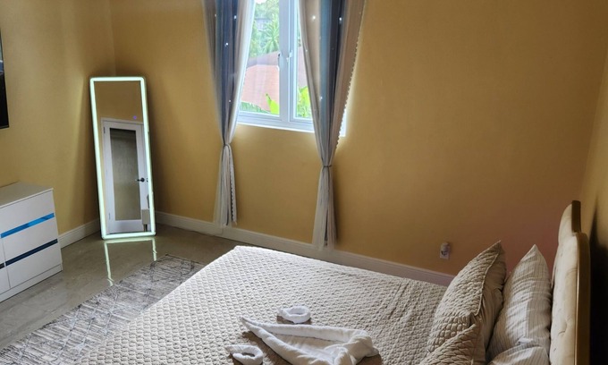 Nassau Apartment | Charming 2-bedroom apartment with WiFi, AC in Nassau