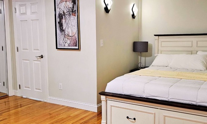 Canton Apartment | Charming 2-bedroom apartment with WiFi, AC in superb Canton