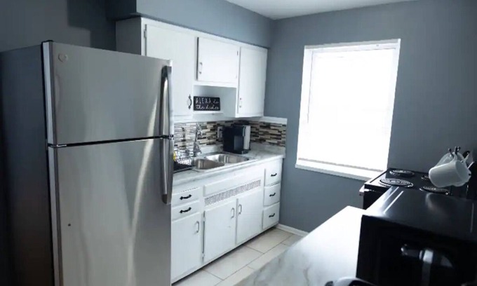 Dayton Apartment | Charming 2-bedroom apartment with WiFi, AC in gorgeous Dayton [Apt 3]