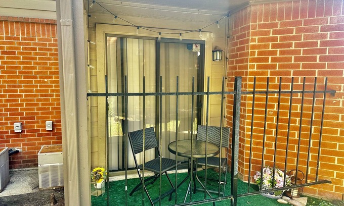 Valley Ranch Apartment | Charming 2-bedroom apartment in Irving with WiFi, fitness room, AC