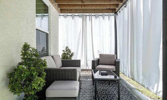 Tampa Heights Apartment | Charming 2-bedroom apartment with WiFi, AC in fabulous Tampa