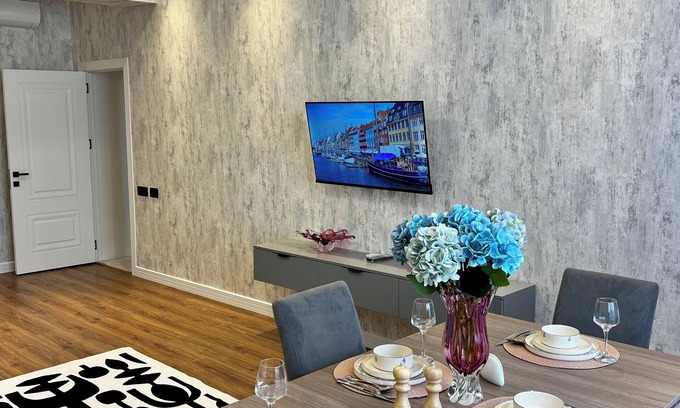 Baku Apartment | Charming 2-bedroom apartment with WiFi, AC in delightful Baku
