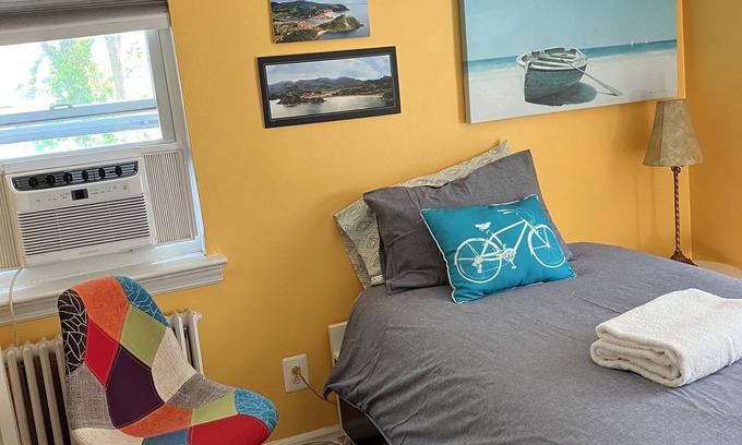 Hackensack Apartment | Charming 2-bedroom apartment with WiFi, AC in delightful Lodi
