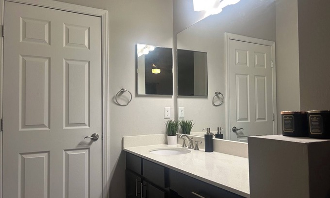 Kennesaw Apartment | Charming 2-Bedroom Apt with WiFi & Fitness Room, Near Truist Park in Metro ATL