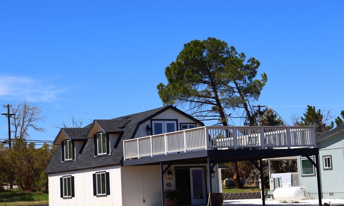 Anza House | Charming 2-bedroom Barndominium in Anza with AC, WiFi. Enjoyable getaway