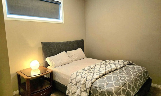 Symons Valley House | Charming 2-Bedroom Basement Suite: Comfort & Convenience Await in Prime Location