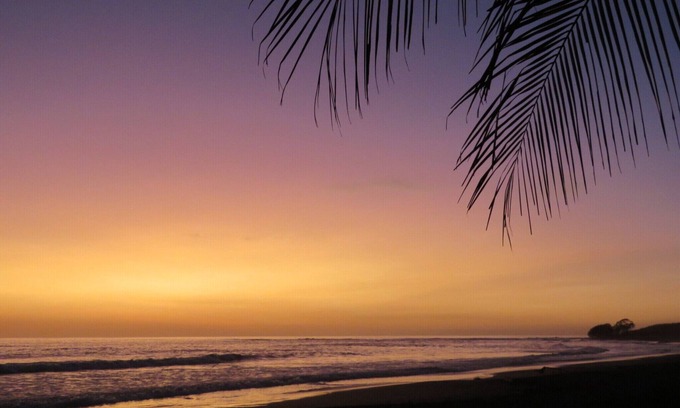 Marbella House | Charming 2-bedroom bungalow in peaceful Marbella with WiFi, AC