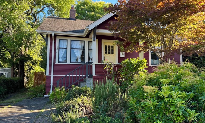 Seattle Metro Area House | Charming 2-bedroom bungalow in Seward Park