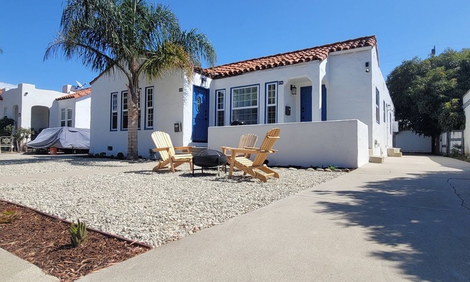 Ventura House | Charming 2-bedroom bungalow in fabulous Mid-Town Ventura! Near Beach, Dt, Shops!