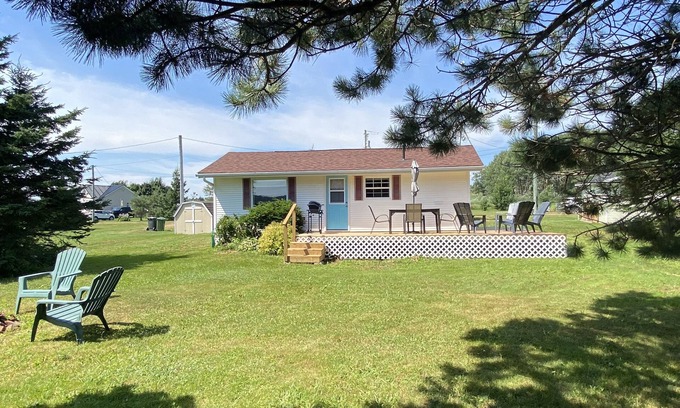 Meadowbank Cottage | Charming 2 bedroom cottage close to all amenities.