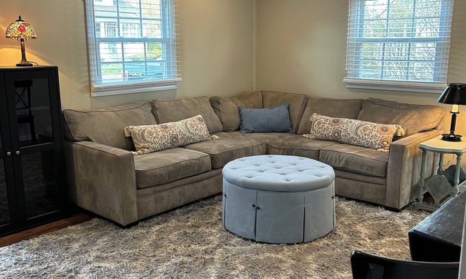 Melrose Cottage | Charming 2-bedroom cottage in fantastic Longmeadow with AC, WiFi & fenced yard
