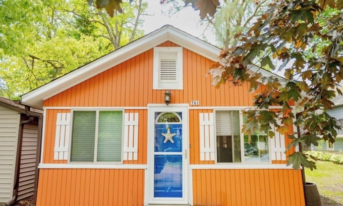 Twin Lakes Cottage | Charming 2-bedroom cottage with AC, WiFi, & huge fenced in back yard- Twin Lakes