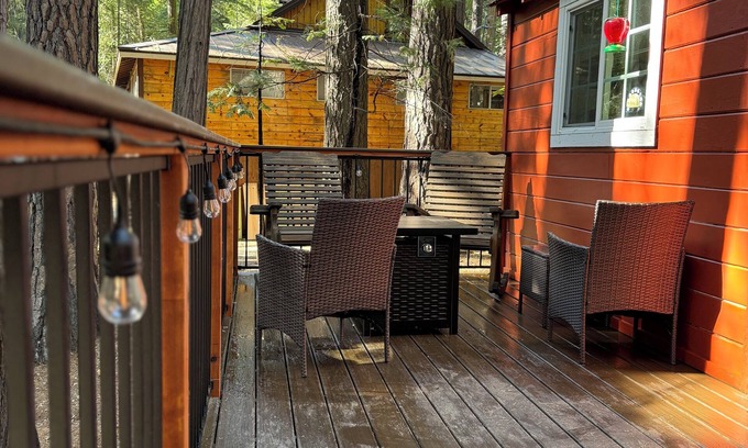 Long Barn Cabin | Charming 2-bedroom cabin in delightful Long Barn with WiFi