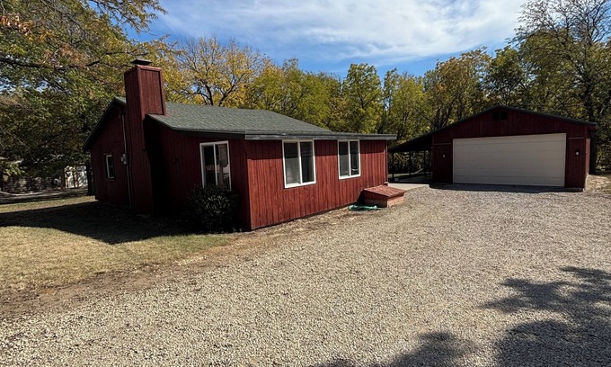 Ellsworth County Cabin | Charming 2-bedroom cabin at Kanopolis Lake