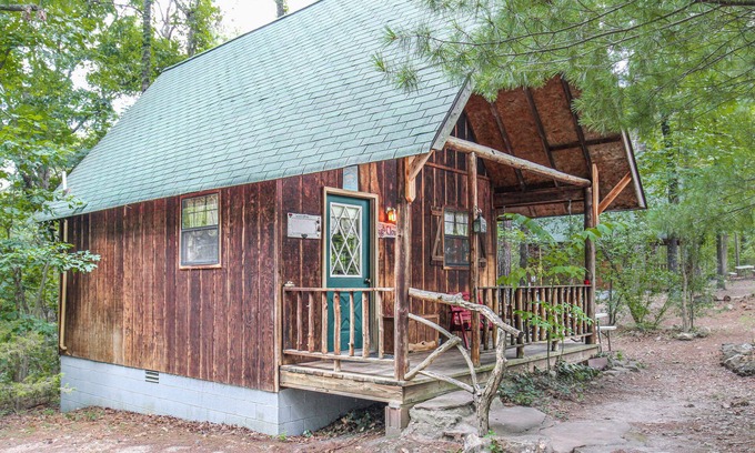 Bruno Cabin | Charming 2-bedroom cabin just 3 miles from the Buffalo River- Redcloud Cabin
