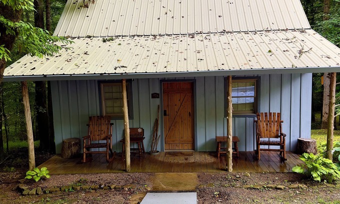 Townsend Cabin | Charming 2-bedroom cabin in delightful Townsend with all the necessary amenities