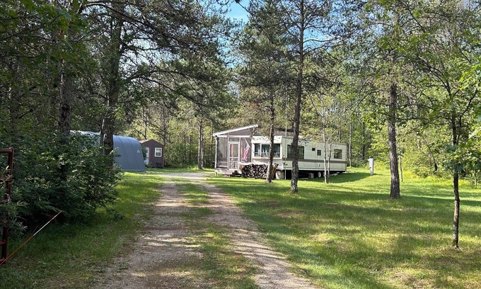 Crivitz Cabin | Charming 2-bedroom cabin with screened in outdoor living space in serene Crivitz