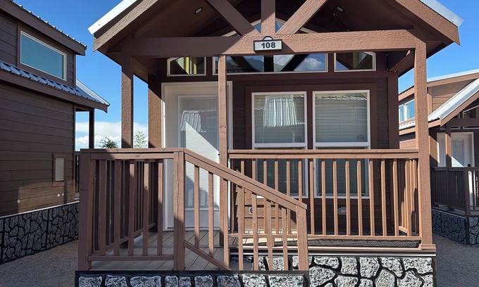 Moab South Valley Cabin | Charming 2-bedroom cabin #108 with AC, Wi-Fi in lovely Moab