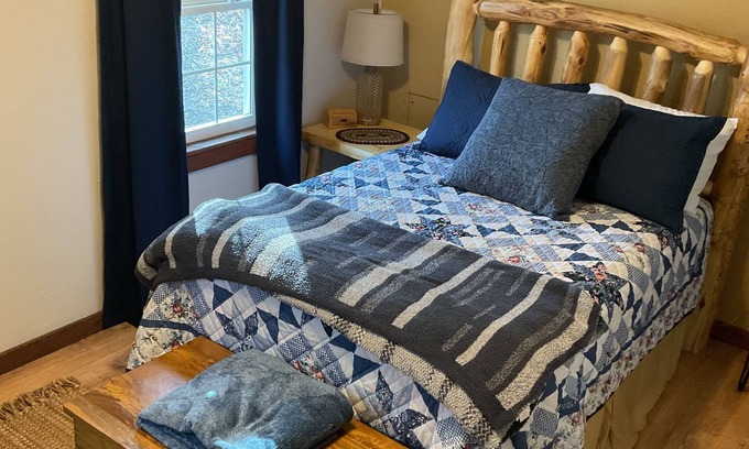 Deer Cabin | Charming 2-bedroom cabin in Deer with AC, WiFi