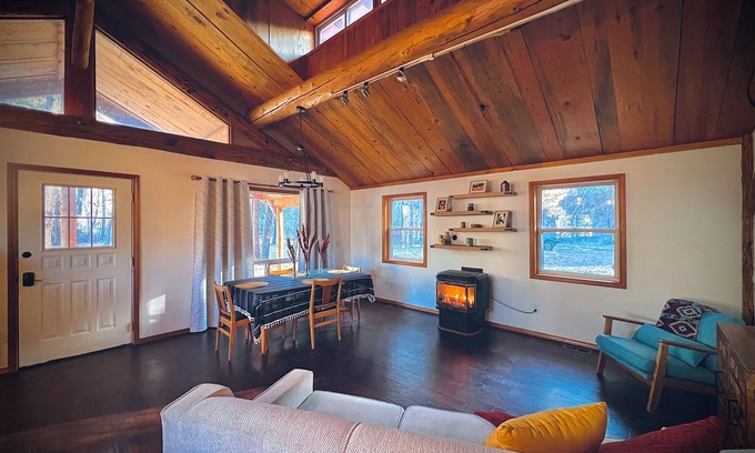 Dayton Cabin | Charming 2-bedroom cabin near Bluewood Ski Resort