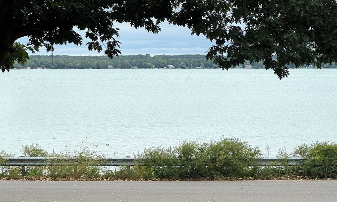 Mullett Lake Cottage | Charming 2-bedroom cottage in marvelous Cheboygan with WiFi, AC
