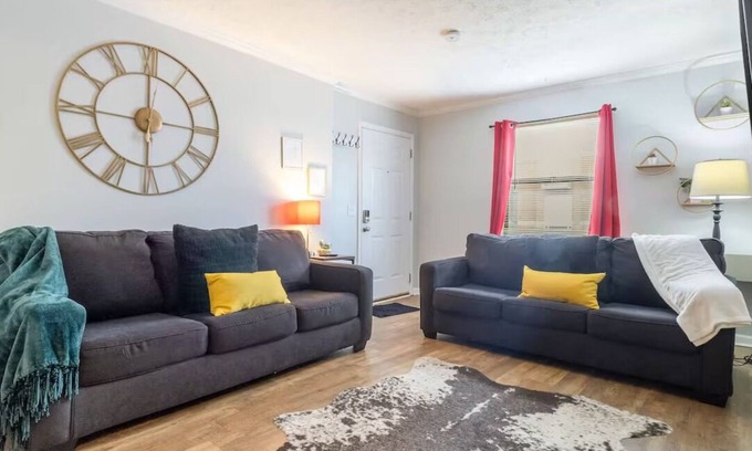 Music Row Apartment | Charming 2-bedroom Condo On Music Row