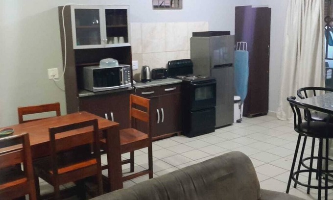 Greater Johannesburg Metropolitan Area Cottage | Charming 2-bedroom cottage in lovely Randburg with WiFi