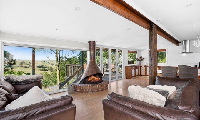 Poowong Cottage | Charming 2-bedroom cottage with open fire and stunning view in Poowong