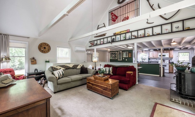 Madison Cottage | Charming 2-bedroom cottage in lovely Madison with WiFi, AC