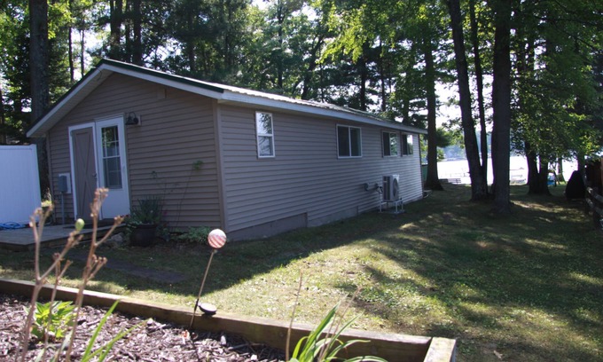 Mecosta Cottage | Charming 2-bedroom cottage on all-sports Pretty Lake in Mecosta MI