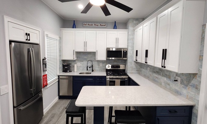 Warwick Cottage | Charming 2-bedroom cottage in delightful Warwick Beach community.