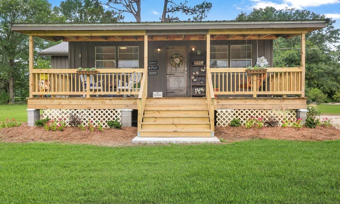 Folsom Cottage | Charming 2-bedroom cottage in lovely Folsom with WiFi, AC and gorgeous views