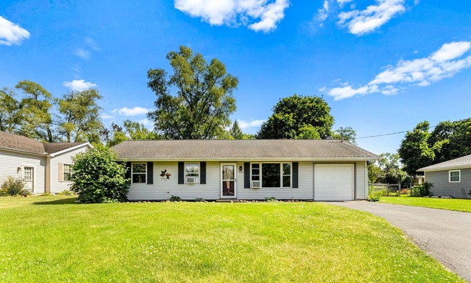 Warsaw Cottage | Charming 2-bedroom cottage with Central AC WiFi close to amazing downtown Warsaw