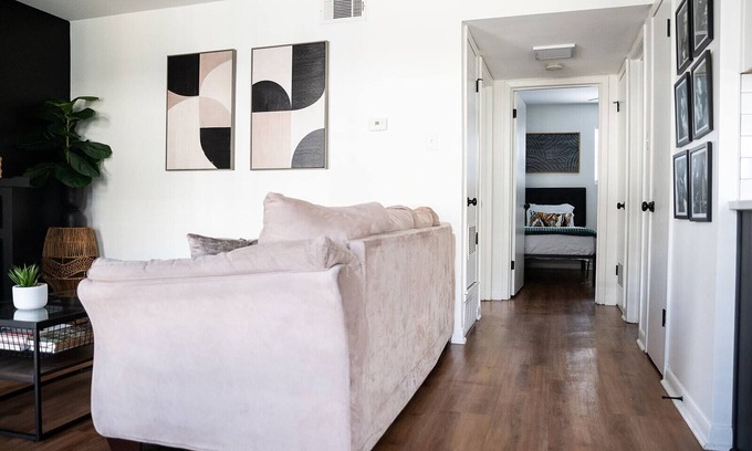 Medical District Apartment | Charming 2-bedroom downtown apartment with WiFi, AC, & Free Parking