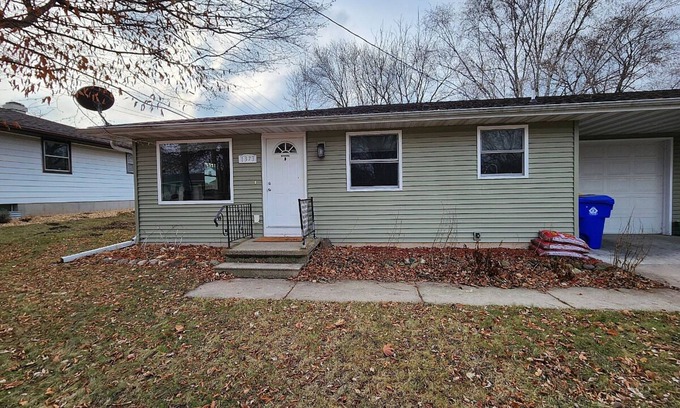 Green Bay House | Charming 2-bedroom Duplex house in fabulous Green Bay