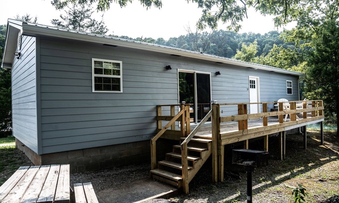 Albany Cabin | Charming 2-bedroom Duplex in Albany, KY on Dale Hollow Lake with Slip #20
