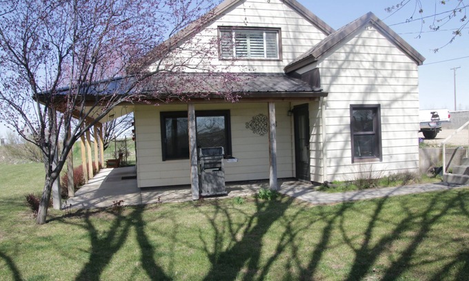 Parma House | Charming 2-bedroom Farm house with AC, WiFi in Phenomenal Parma