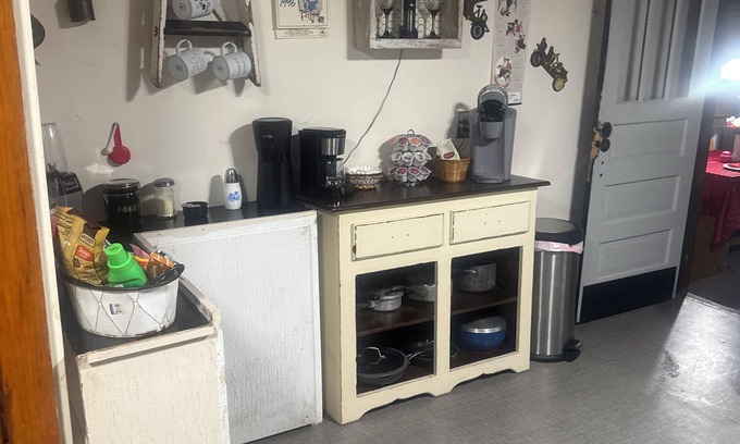 Como House | Charming 2-bedroom farmhouse in wonderful Gleason with AC, WiFi