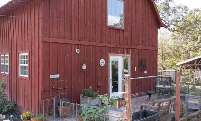 Waldron Other | Charming 2-bedroom farmhouse with WiFi, AC in gorgeous Waldron.